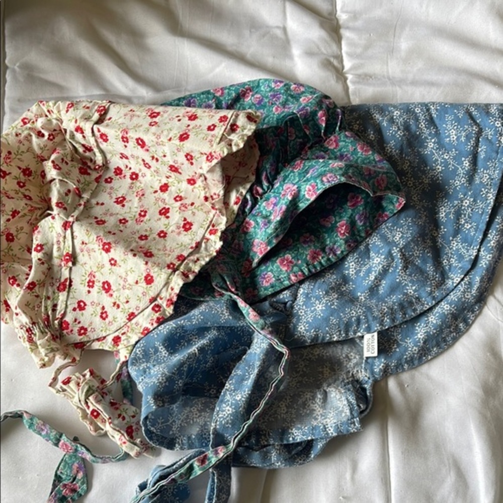 Floral Patterned Bonnets